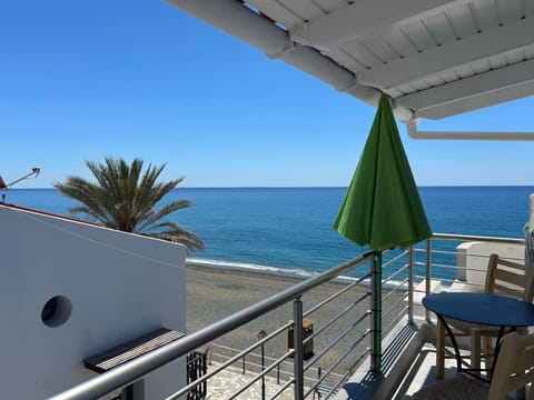 Patio, Day, Natural landscape, View (from property/room), Balcony/Terrace, Dining area, Beach, Sea view