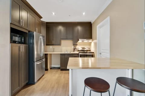 Kitchen or kitchenette, pet friendly, stove