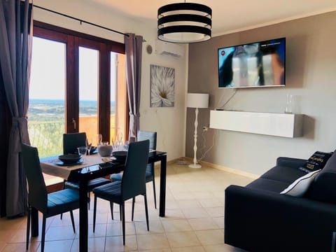 Natural landscape, TV and multimedia, Living room