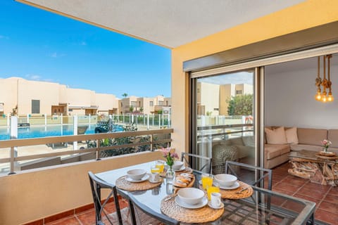 Balcony/Terrace, Dining area, Pool view