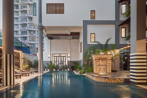 Property building, Patio, Day, Pool view, Swimming pool, Swimming pool, sunbed