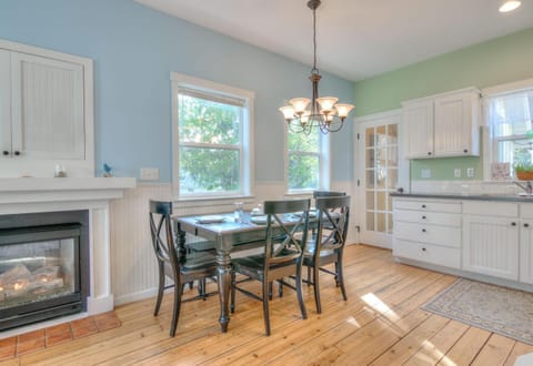 Tides At Bella Beach House in Lincoln Beach