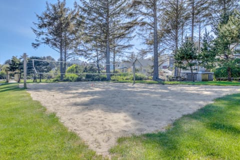 Knee Deep In Happiness House in Lincoln City