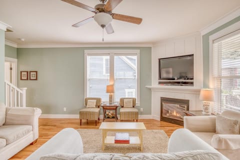 Knee Deep In Paradise House in Lincoln City