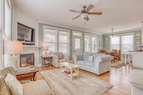 Knee Deep In Paradise House in Lincoln City