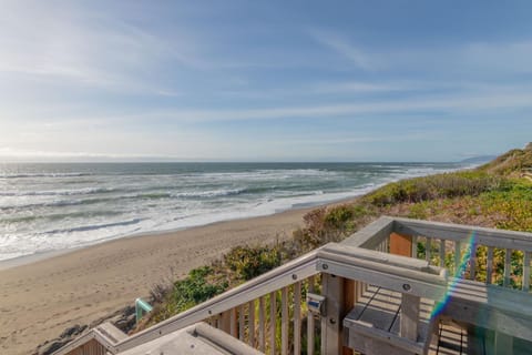 Cape Cod Hideaway House in Lincoln Beach