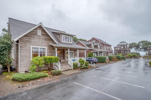 Bella Bear House in Lincoln Beach