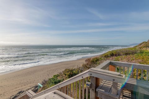 SeaLaVie House in Lincoln Beach
