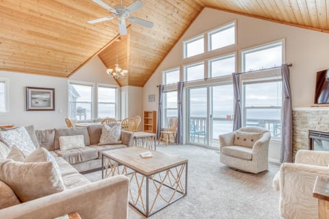 SeaLaVie House in Lincoln Beach