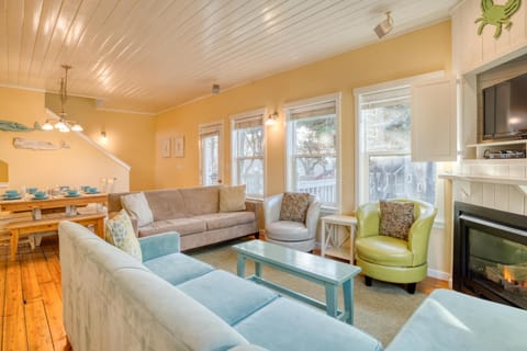 Sunset 389 House in Lincoln Beach