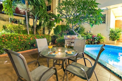 BBQ facilities, Garden, Balcony/Terrace