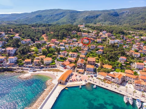 Facade/entrance, Bird's eye view