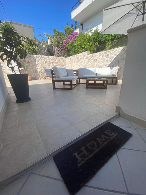 View (from property/room), Balcony/Terrace, Seating area, sunbed