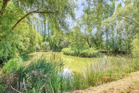 CHAMBRE INDEPENDANTE DANS UN PARC Vacation rental in Centre-Val de Loire