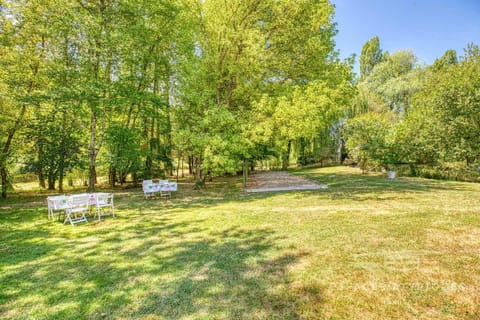 CHAMBRE INDEPENDANTE DANS UN PARC Vacation rental in Centre-Val de Loire