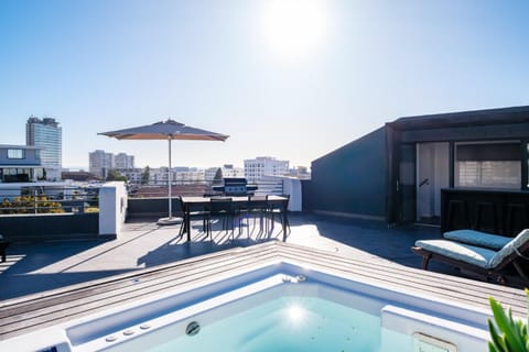 Property building, BBQ facilities, Hot Tub, Balcony/Terrace