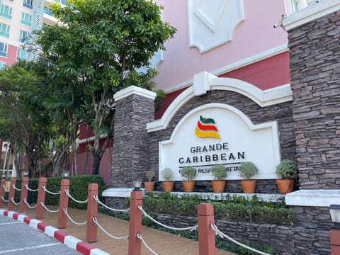 Property building, Day, Logo/Certificate/Sign, Street view