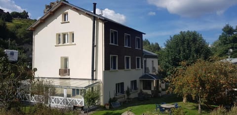Property building, Summer, Garden