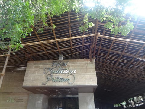 Facade/entrance