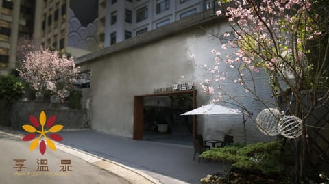 Facade/entrance, Off site, Property logo or sign