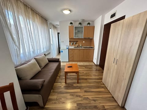 Photo of the whole room, kitchen