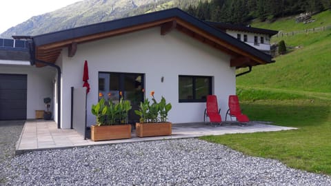 Property building, Natural landscape, Garden, Garden view, Mountain view