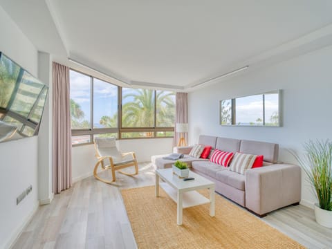 View (from property/room), Living room, Seating area, Dining area