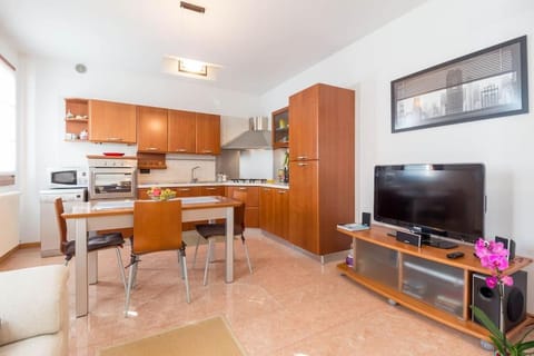 Communal lounge/ TV room, Kitchen or kitchenette, Dining area