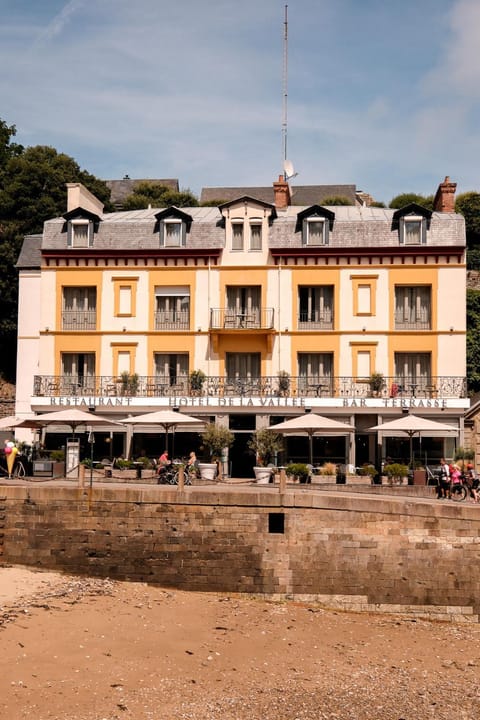 Hôtel De La Vallée Hotel in Dinard