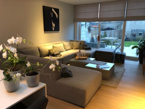 Home Bruges Cosy Comfort Modern Couple Privacy walking distance City center Kitchen Terrace Garden Apartment in Bruges
