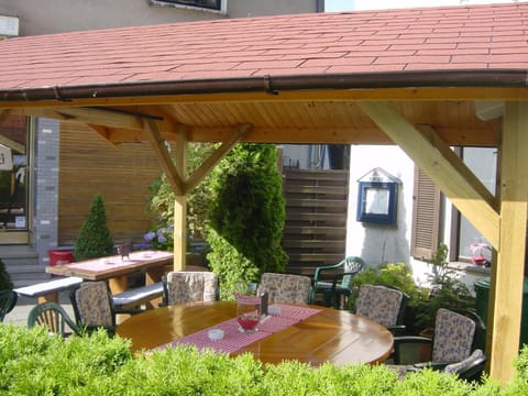 Restaurant/places to eat, Balcony/Terrace