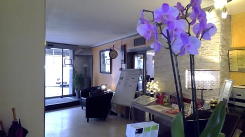 Lobby or reception, Lobby or reception