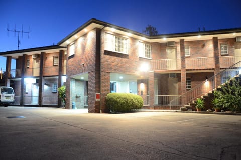 Property building, Facade/entrance, Night