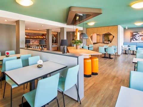 Lounge or bar, Breakfast