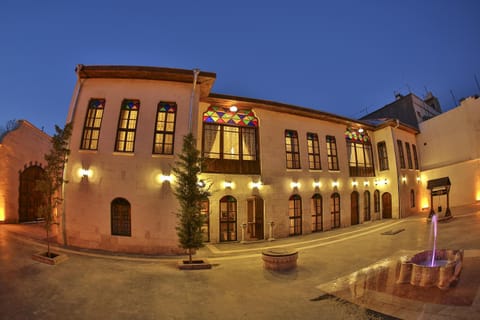 Facade/entrance, Night, Garden