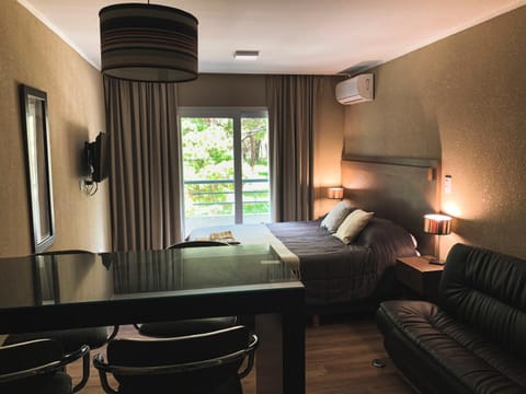 TV and multimedia, Balcony/Terrace, Living room, Photo of the whole room, Seating area, Landmark view, Street view, Quiet street view