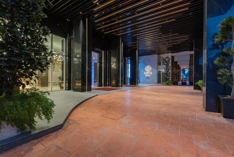 Facade/entrance