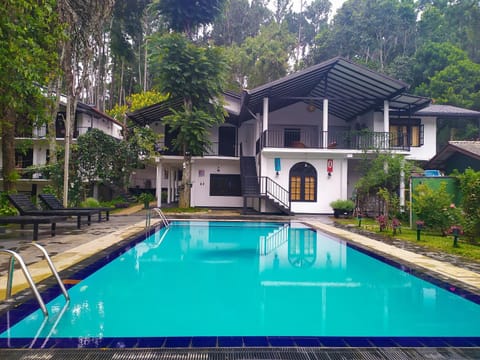 Property building, Garden, Garden view, Pool view, Swimming pool, sunbed