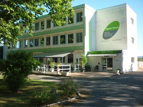 Property building, Facade/entrance, Day