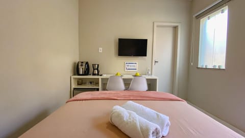 Communal lounge/ TV room, Bed, TV and multimedia, Photo of the whole room, Bedroom