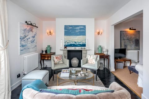 Stylish & Spacious City Center Georgian Townhouse Apartment in Bath