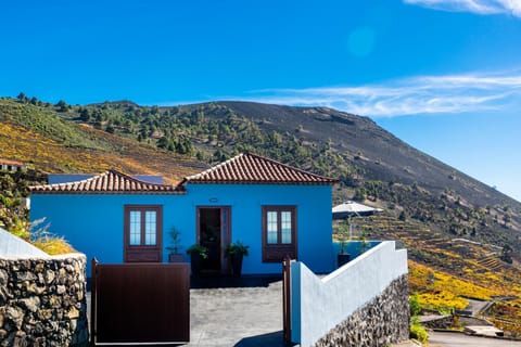 Property building, Off site, Lobby or reception, Mountain view, Sea view, Parking