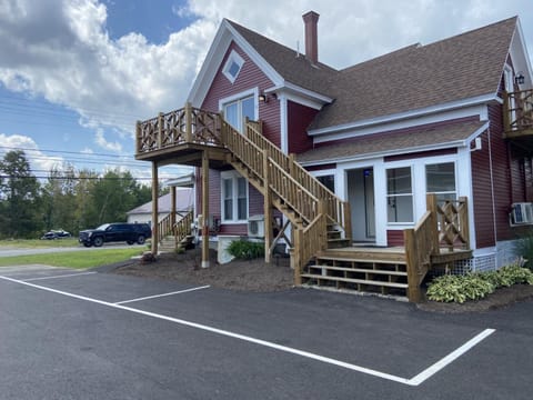 The Whitetail Inn and Suites- Lincoln Inn in Lincoln