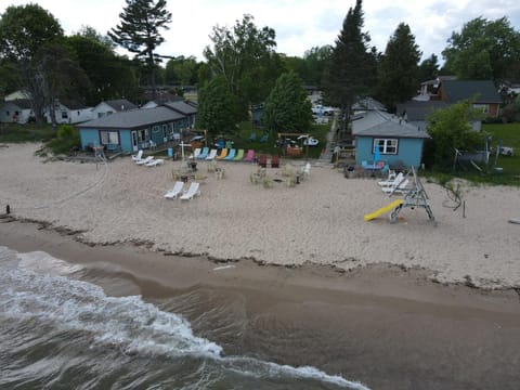 Paradise Beach resort House in Tawas City
