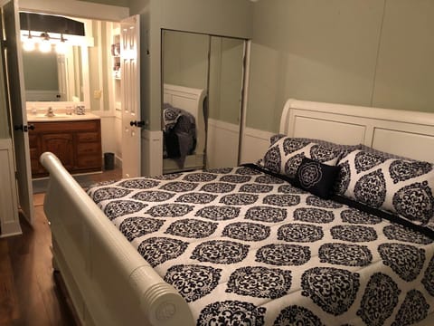 Beaufort SC New Renovation, Close to Parris Island, Historic Downtown, Beautiful Beaches, Sleeps 6 House in Beaufort