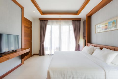 Shower, Toilet, Bathroom, Balcony/Terrace, Bedroom, Garden view, Pool view