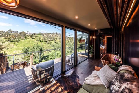 Day, Natural landscape, Garden, View (from property/room), Balcony/Terrace, Living room, Seating area, Garden view