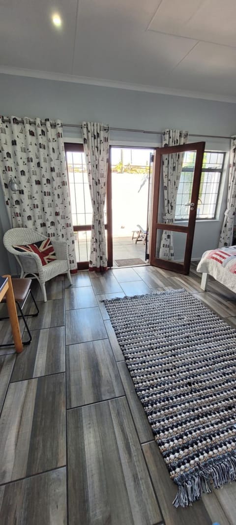 Lighthouse Cottage stone's throw from the beach Apartment in Western Cape