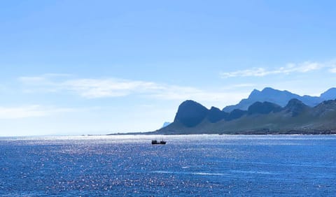 Natural landscape, Snorkeling, Living room, Beach, Cycling, Mountain view, Sea view, Sea view