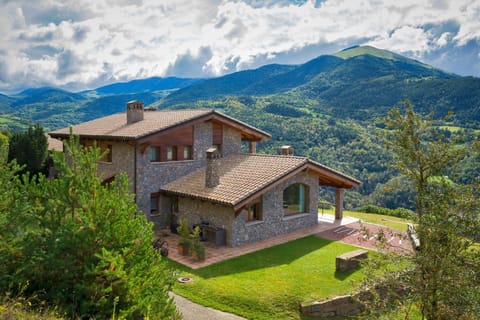 Facade/entrance, Bird's eye view, Mountain view